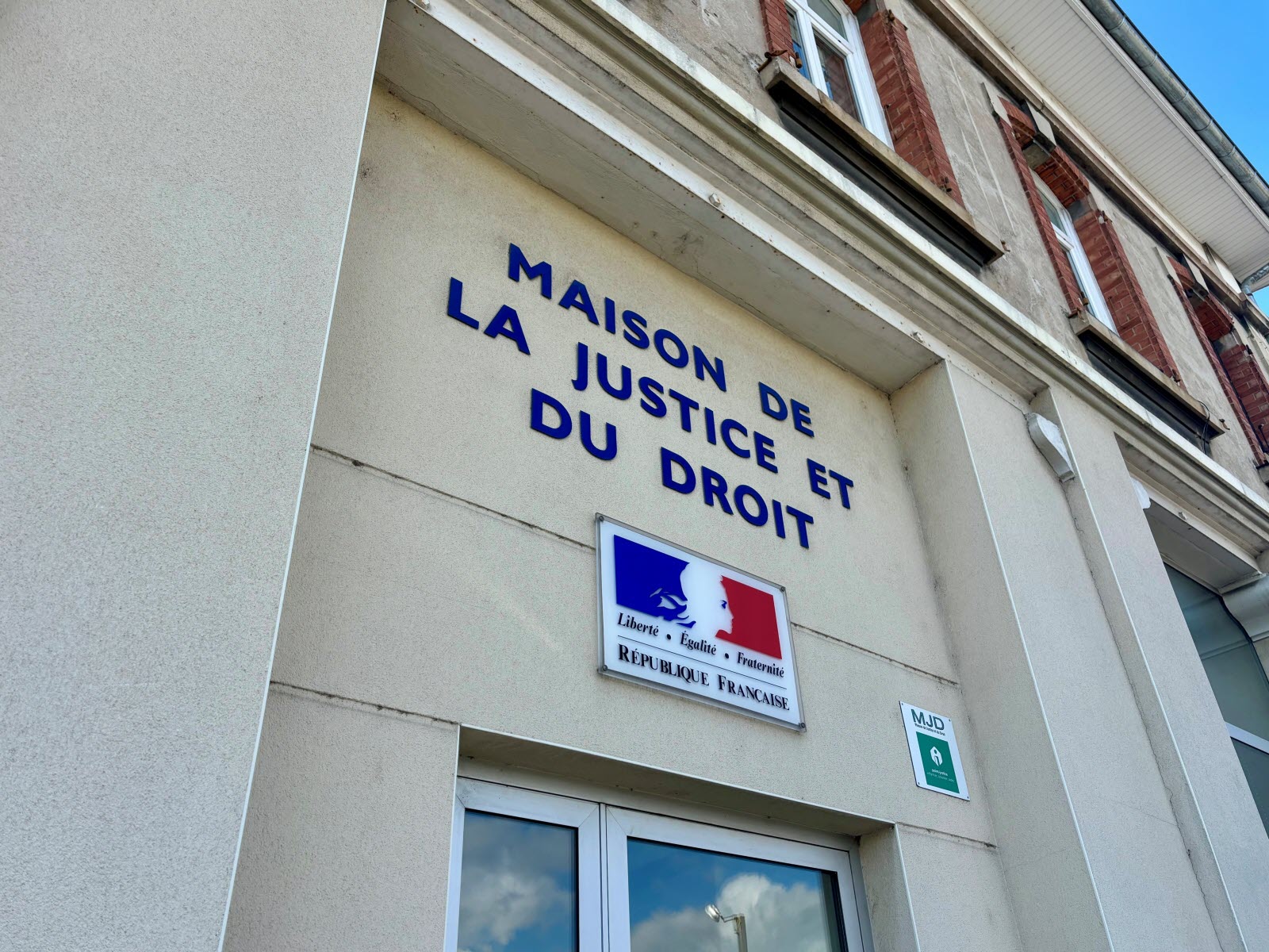 Accueil du public dans une maison de la justice et du droit en France