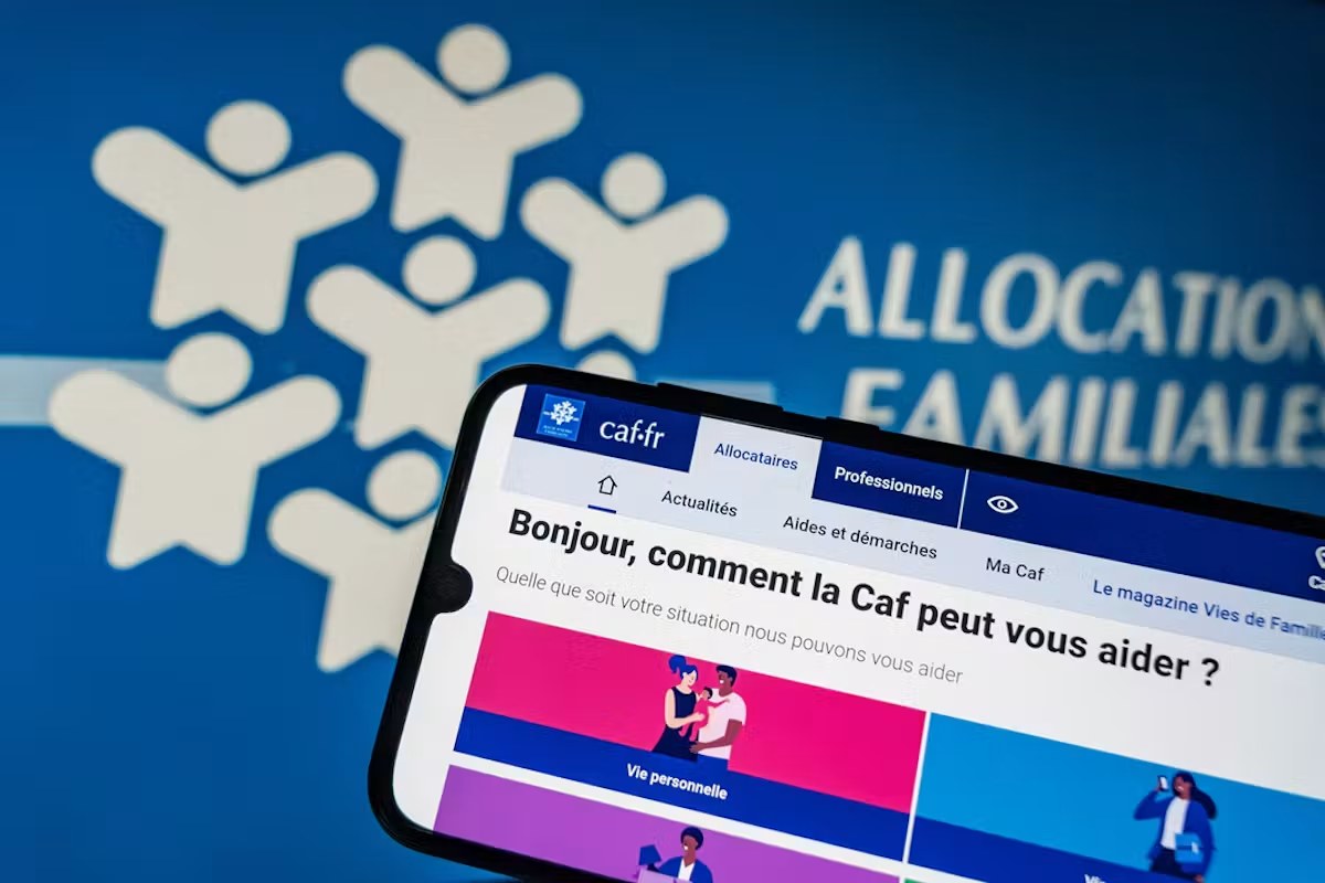 Espace allocataire CAF affichant une prestation sans droit sur l'écran d'un ordinateur